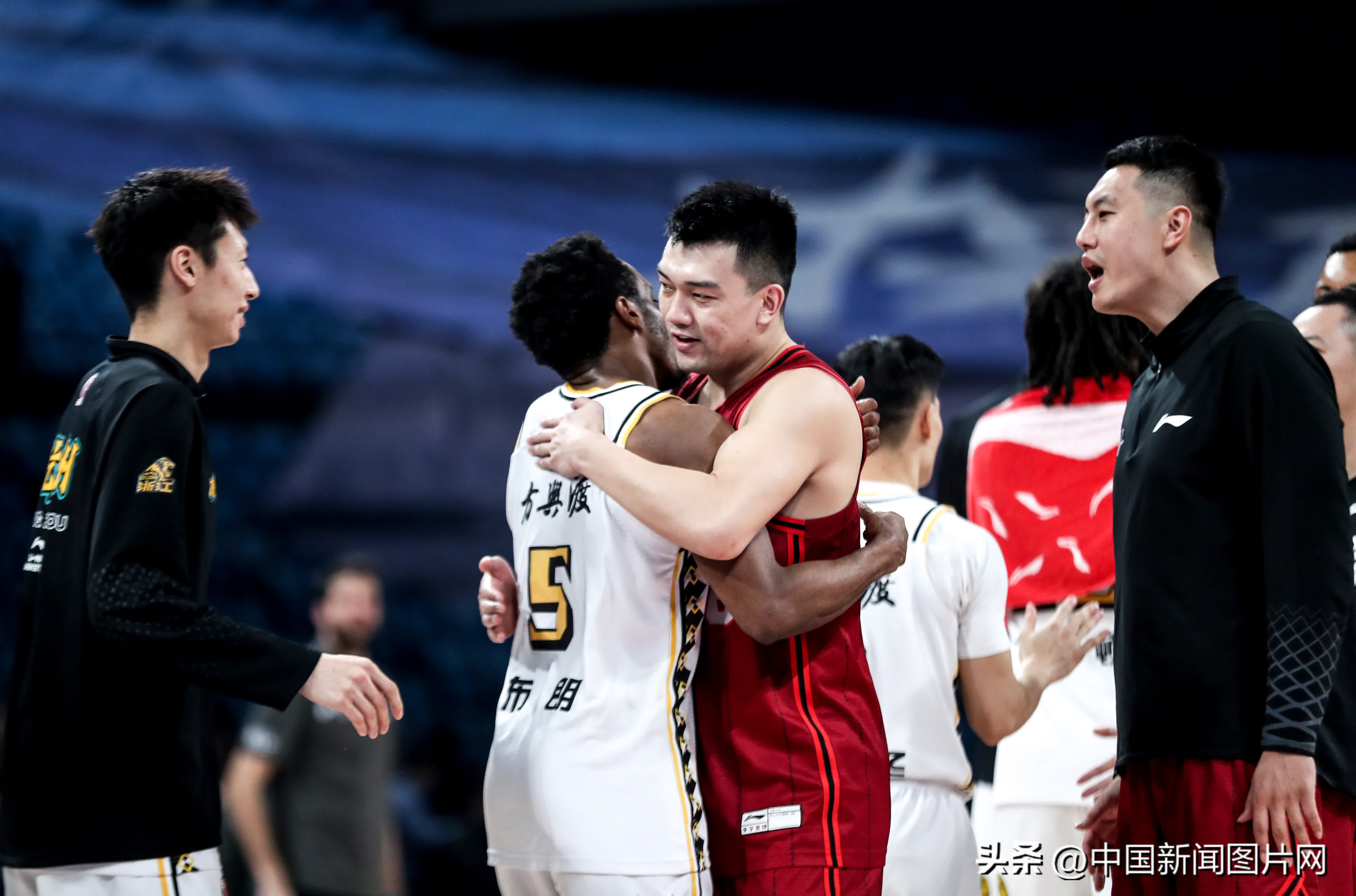 开云体育保障-篮下争夺激烈：北京队篮板抢到48个，攻守两端占优的简单介绍